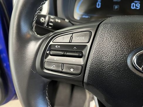 Used 2025 Hyundai Venue Limited FWD image 25