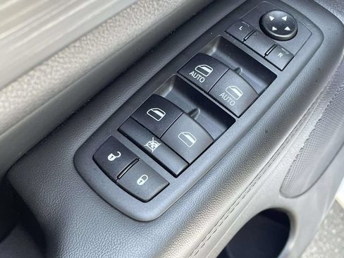 Used 2021 Jeep Grand Cherokee Laredo X AWD/4WD image 16