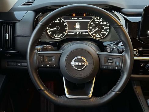 Used 2024 Nissan Pathfinder SV image 15