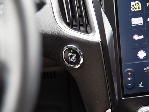 Used 2024 Ford Edge SEL image 12