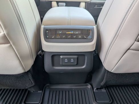 Certified 2026 Nissan Pathfinder SL w/ SL Premium Package FWD image 38