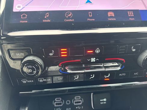 Used 2025 Jeep Grand Cherokee L Limited image 24