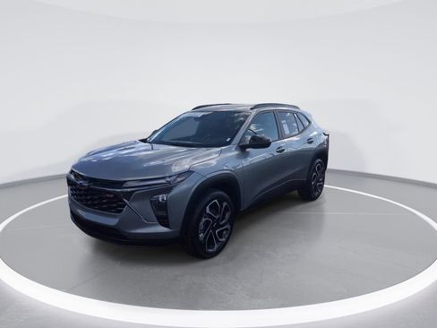 Used 2025 Chevrolet Trax RS w/ Sunroof Package image 4