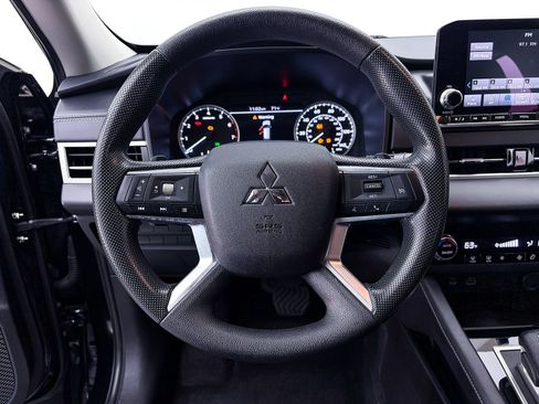 Used 2023 Mitsubishi Outlander ES FWD image 25