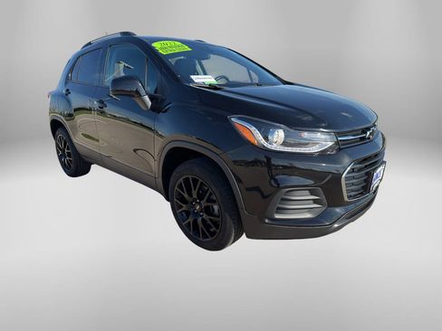 Used 2022 Chevrolet Trax LT w/ Midnight Edition AWD/4WD image 7