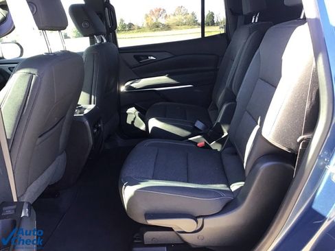 Used 2024 Chevrolet Traverse LT image 16