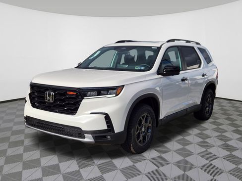 New 2025 Honda Pilot TrailSport image 2