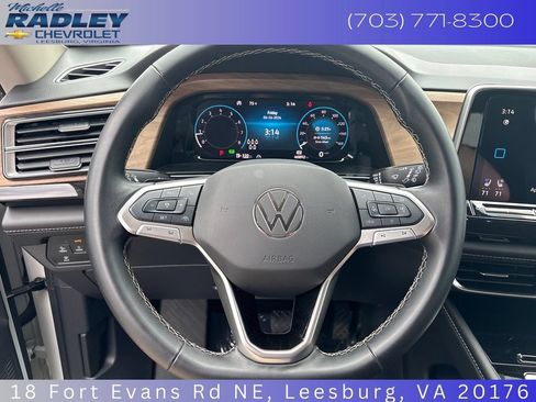 Used 2025 Volkswagen Atlas SE AWD/4WD image 15