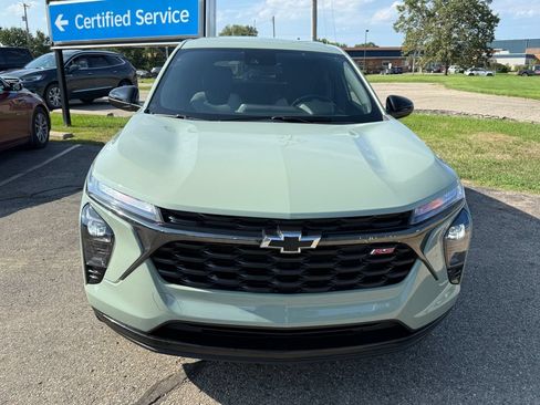 Certified 2024 Chevrolet Trax RS w/ Driver Confidence Package FWD image 9