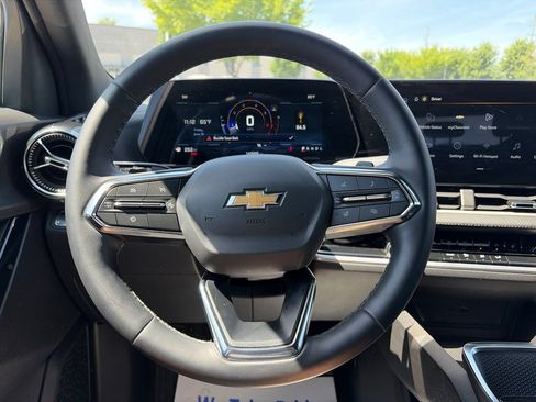 Used 2026 Chevrolet Equinox LT FWD image 6