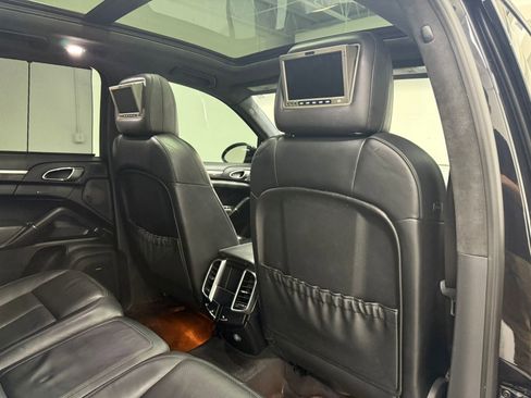 Used 2013 Porsche Cayenne Turbo image 43