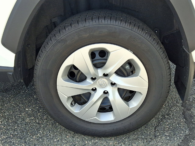 Certified 2024 Toyota RAV4 LE AWD/4WD image 5