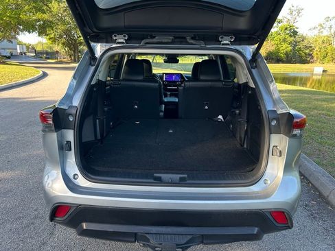 Used 2024 Toyota Highlander XLE image 10