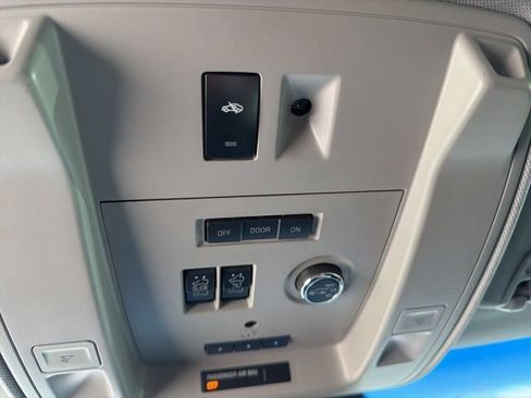 Used 2015 Chevrolet Tahoe LTZ image 14