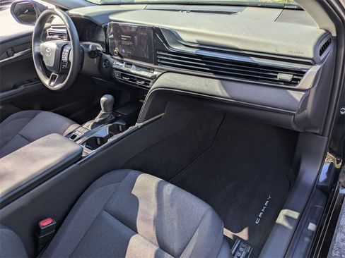 Used 2025 Toyota Camry LE image 30