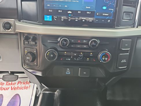 Used 2025 Ford F250 XLT w/ Black Appearance Package AWD/4WD image 32