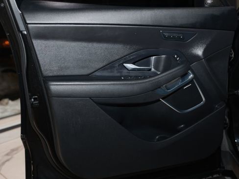 Used 2019 Jaguar E-PACE SE image 32