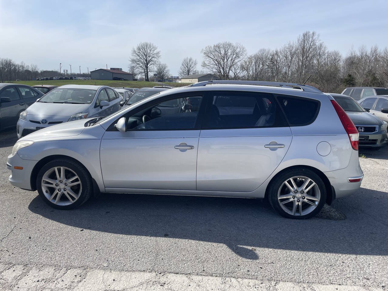 Used 2011 Hyundai Elantra FWD image 3