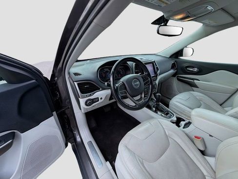 Used 2020 Jeep Cherokee Limited image 41