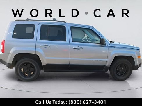 Used 2017 Jeep Patriot Sport w/ Power Value Group FWD image 8