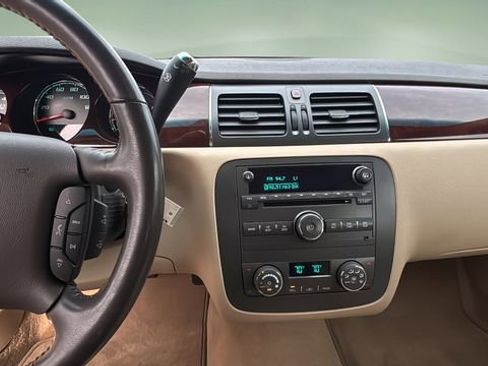 Used 2011 Buick Lucerne CXL image 10