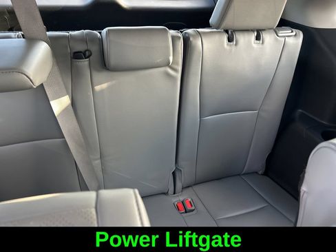 Used 2024 Toyota Highlander Platinum FWD image 30