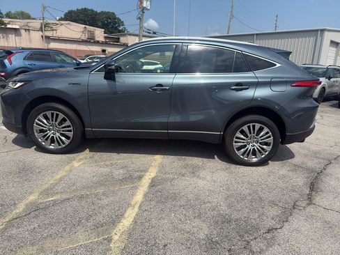 Used 2021 Toyota Venza XLE w/ Carpet Mat Package (TMS) AWD/4WD image 10