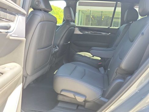 Used 2023 Cadillac XT6 Premium Luxury w/ Technology Package AWD/4WD image 11