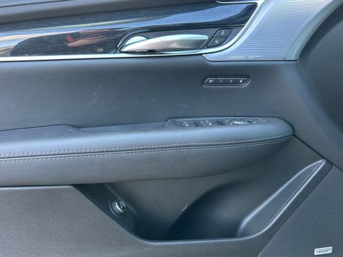 Used 2025 Cadillac XT5 Premium Luxury image 11