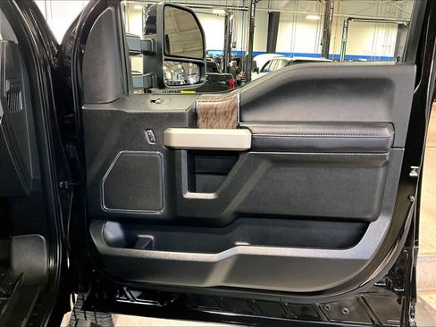 Used 2019 Ford F250 Lariat w/ Lariat Ultimate Package AWD/4WD image 12