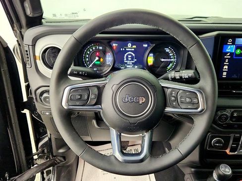 Used 2025 Jeep Wrangler Unlimited Sahara w/ Safety Group image 13