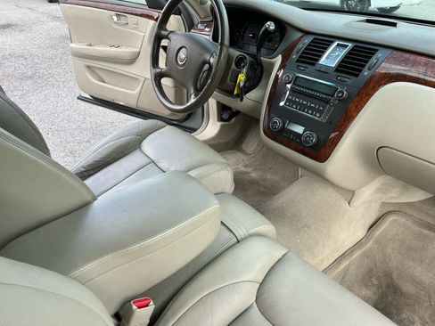 Used 2006 Cadillac DTS w/ Trunk Convenience Package FWD image 33