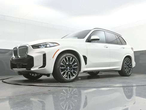 New 2026 BMW X5 xDrive40i w/ M Sport Package AWD/4WD image 42