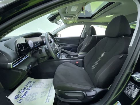 Used 2024 Hyundai Elantra SEL w/ Convenience Package image 16