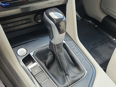 Used 2022 Volkswagen Tiguan SE AWD/4WD image 27