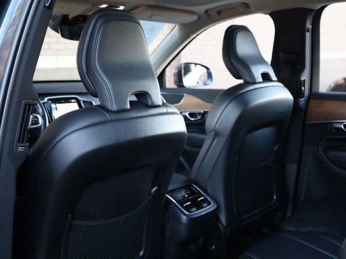 Used 2022 Volvo XC90 T6 Momentum w/ Advanced Package image 18
