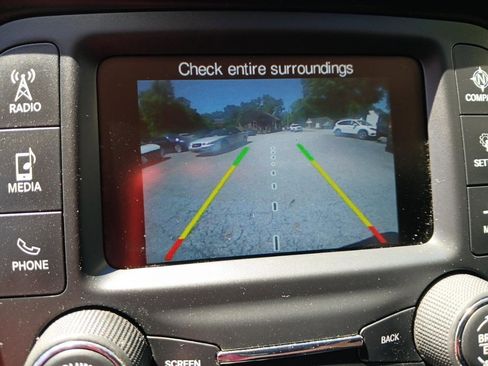 Used 2018 Jeep Cherokee Latitude w/ Altitude Package FWD image 21