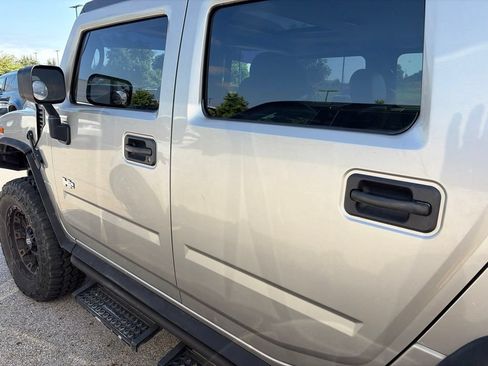 Used 2005 HUMMER H2 SUT w/ Preferred Equipment Group AWD/4WD image 8