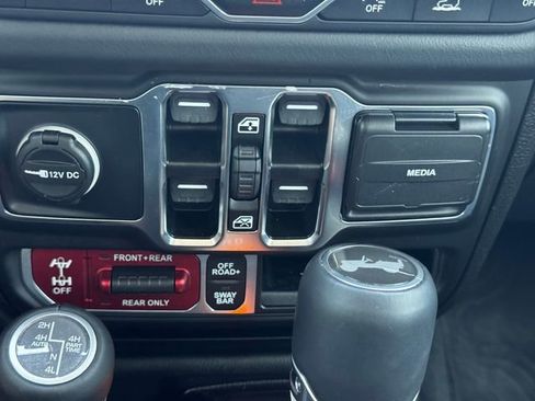 Used 2025 Jeep Wrangler Unlimited Rubicon 4xe AWD/4WD image 39