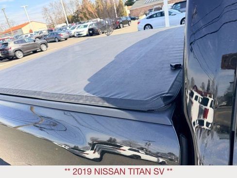 Used 2019 Nissan Titan SV w/ SV Convenience Package image 11