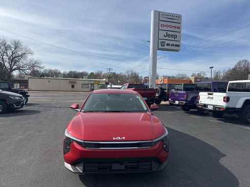 Used 2025 Kia K4 LXS image 2