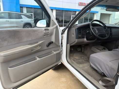 Used 2004 Dodge Dakota Sport w/ Deluxe Convenience Group AWD/4WD image 8