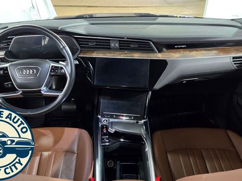 Used 2021 Audi e-tron Premium Plus w/ Premium Plus Package AWD/4WD image 28