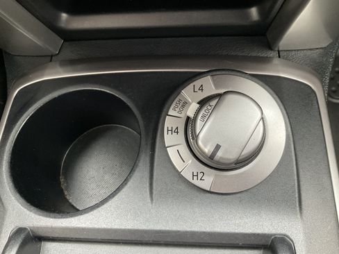 Used 2018 Toyota 4Runner SR5 Premium AWD/4WD image 18