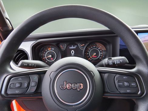 Used 2025 Jeep Wrangler Sport AWD/4WD image 18