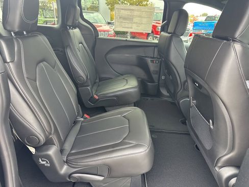 New 2026 Chrysler Pacifica Select image 48