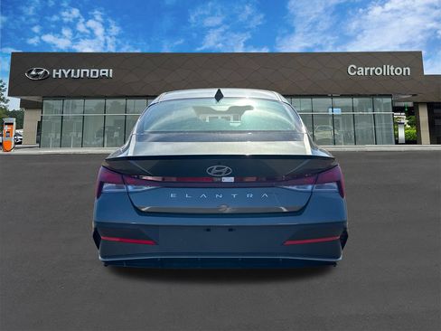 Certified 2025 Hyundai Elantra Sport FWD image 6