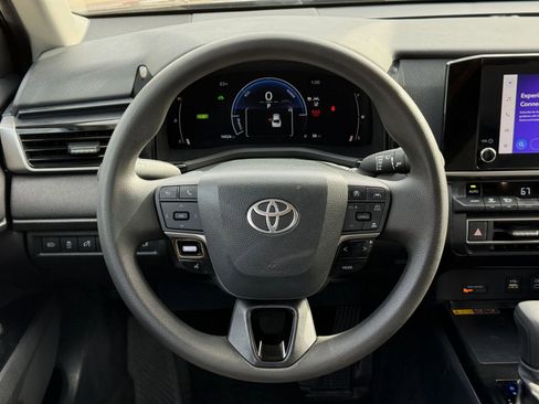 Used 2025 Toyota Camry LE image 29