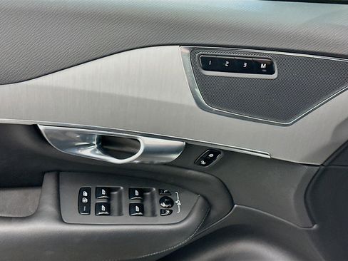 Used 2025 Volvo XC90 B5 Core image 15