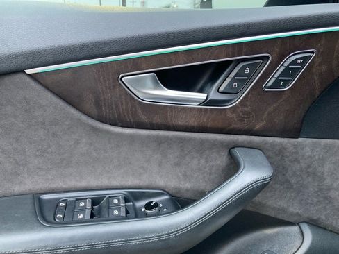 Used 2019 Audi Q8 Prestige w/ Luxury Package image 12